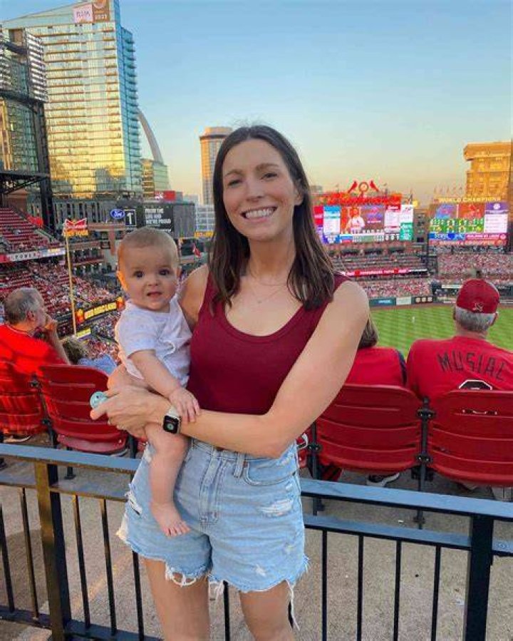 Lauren Glaser is in a marital relationship with her husband Matthew Green.